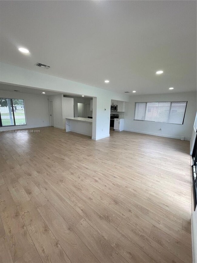 Building Photo - 317 N 31st Ave