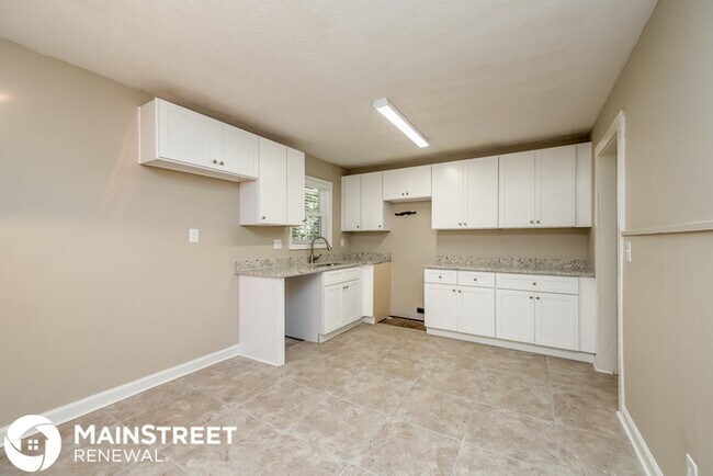 Building Photo - 204 Oxford Way