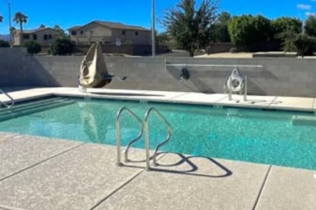 Building Photo - 16601 N Parkview Pl