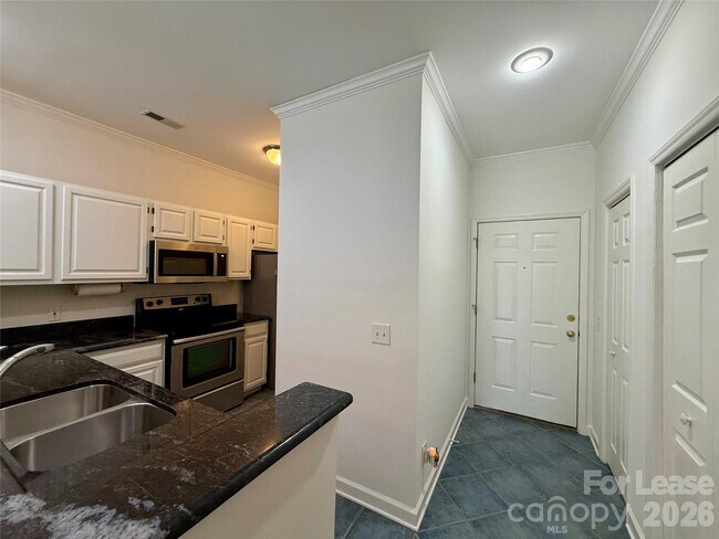 Building Photo - 18009 Kings Point Dr