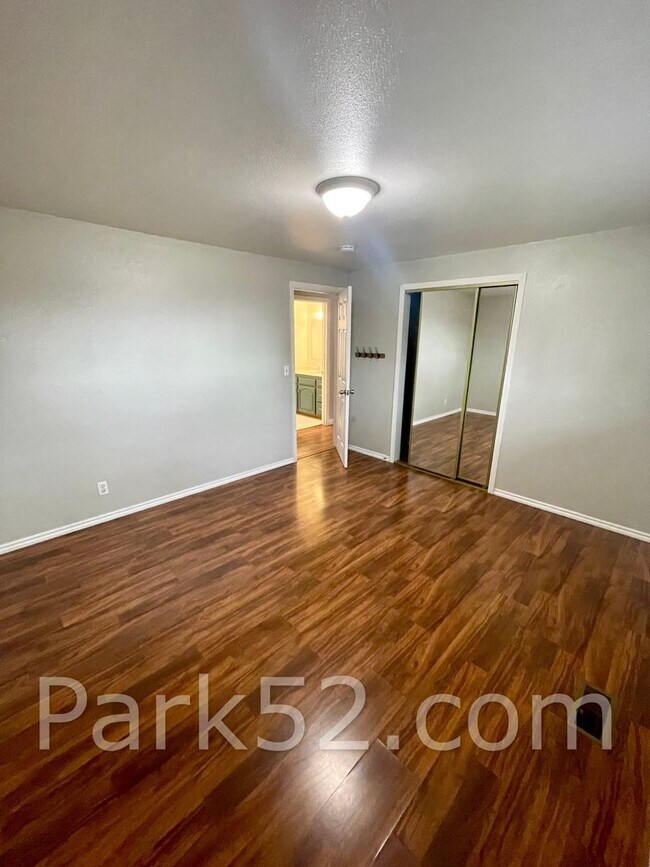 Building Photo - 2501 Bridgeport Way W
