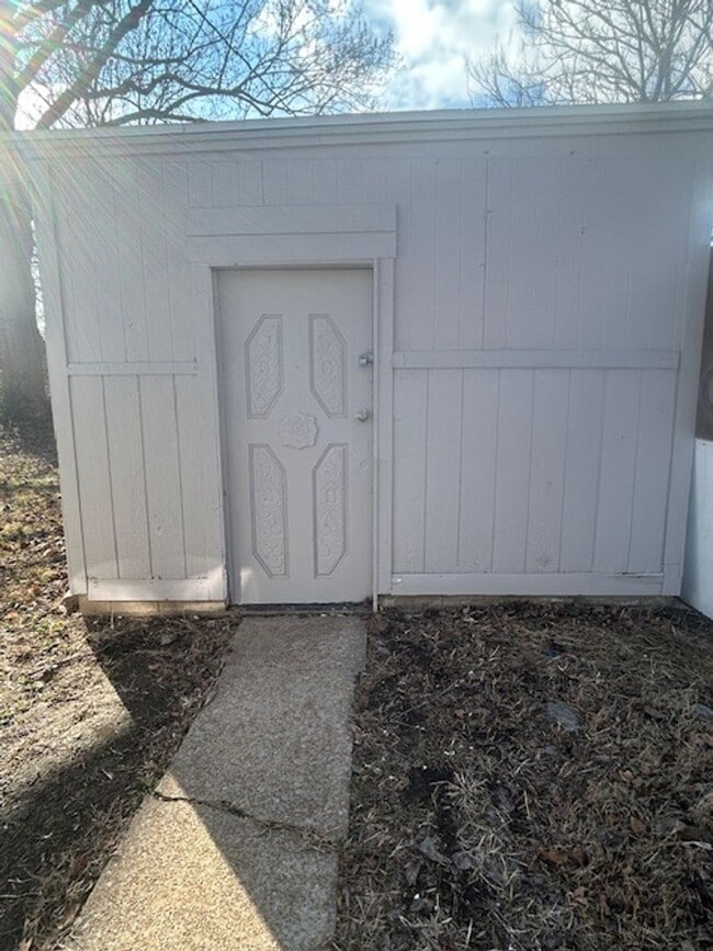 Building Photo - LIMITED TIME***1/2 OFF DEPOSIT**