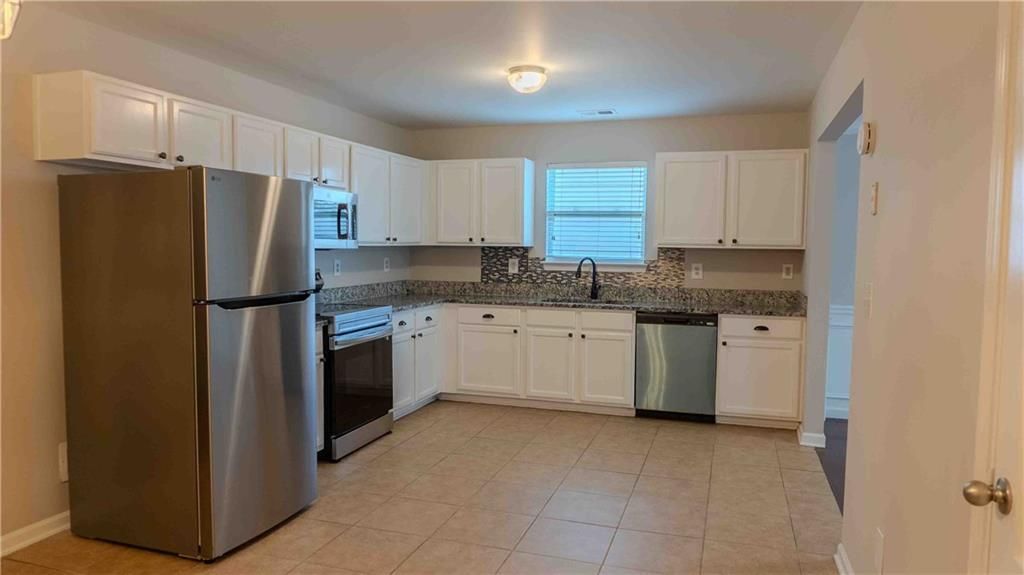 Building Photo - 11037 Southwood Dr