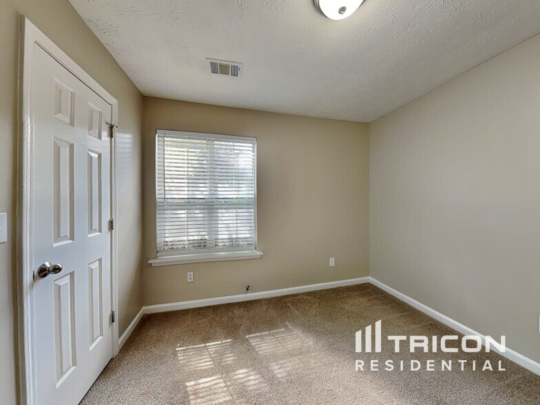 Building Photo - 2340 Amber Hills Way