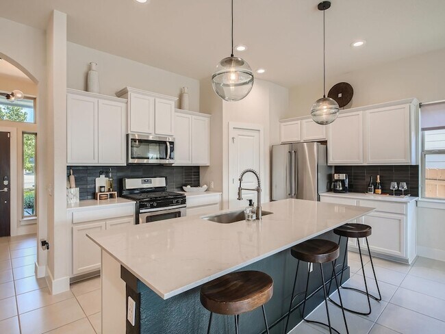 Building Photo - 8005 Beacon Knob Way