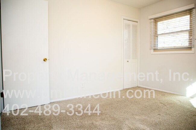 Building Photo - 8030 N Hazelwood Dr