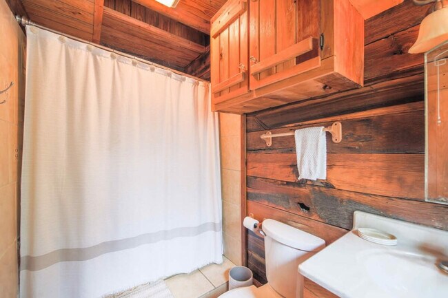 Building Photo - 195 Black Bear Dr