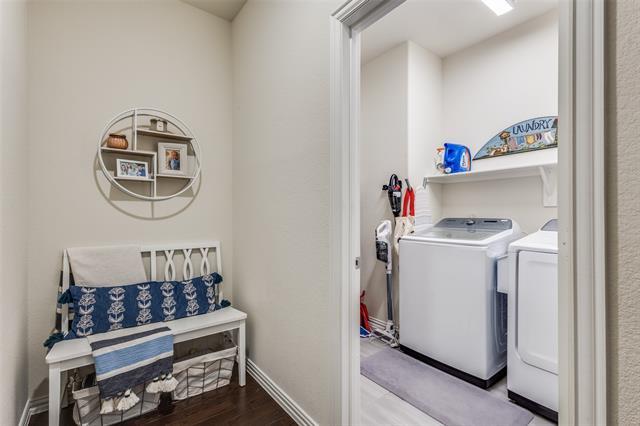 Building Photo - 811 Maverick St