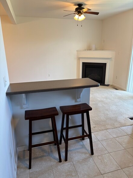 Building Photo - 300 Milkweed Dr