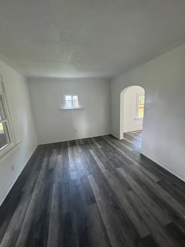 Building Photo - 1817 Ridgewood Ave