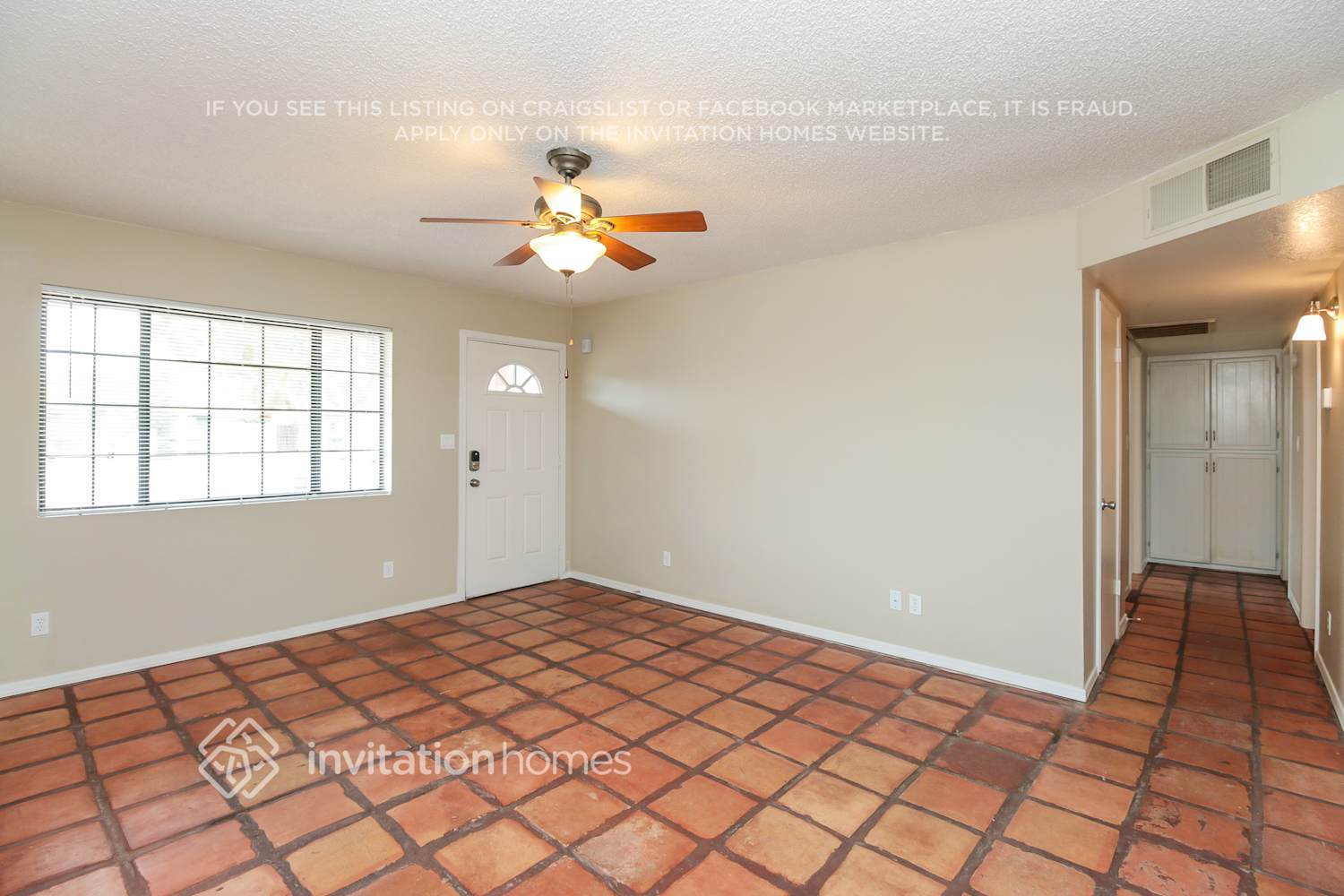 Building Photo - 687 E Del Rio St