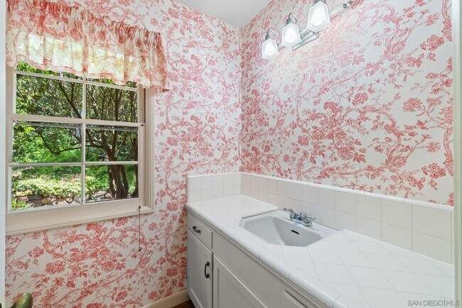 Building Photo - 7330 Brodiaea Way