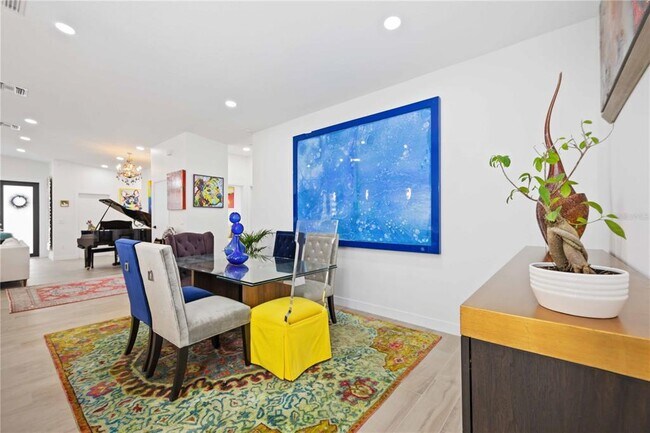 Building Photo - 7520 N Coolidge Ave