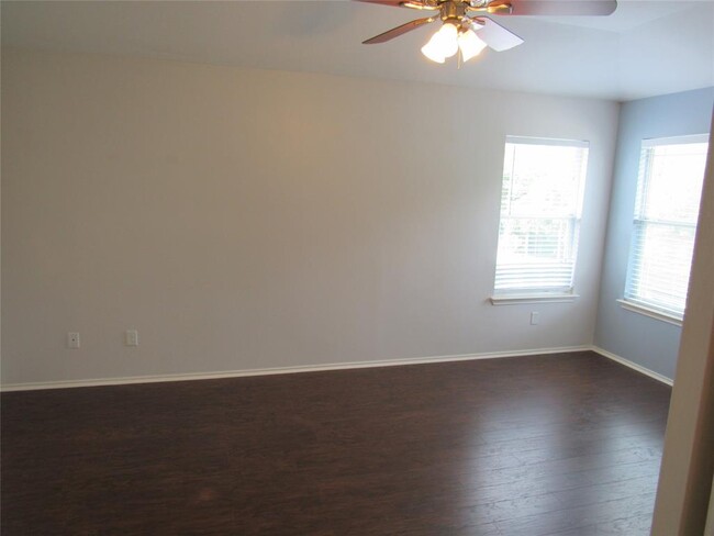 Building Photo - 917 Truman Ln