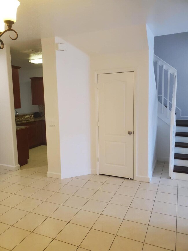 Building Photo - 2227 Shoma Dr
