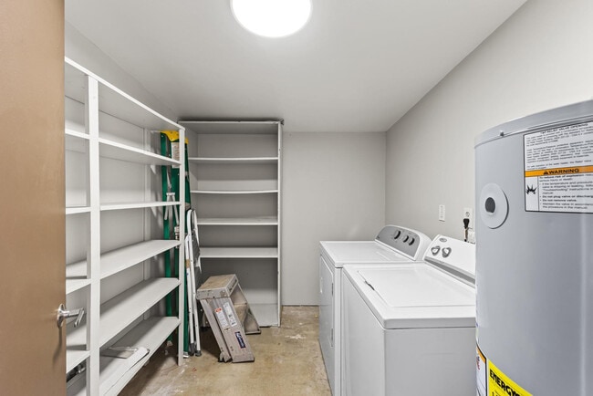 Building Photo - 1135 E Palmcroft Dr