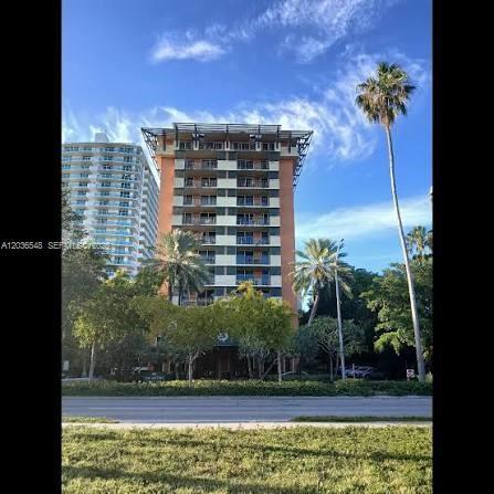 Building Photo - 2951 S Bayshore Dr