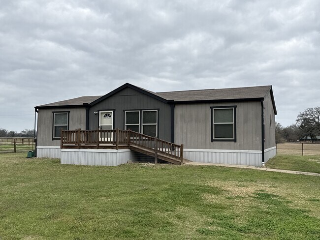 Building Photo - 894 FM 1395