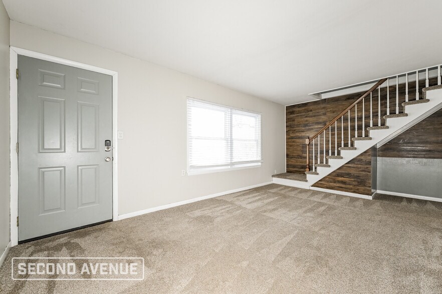 Building Photo - 1926 Sloan Ave