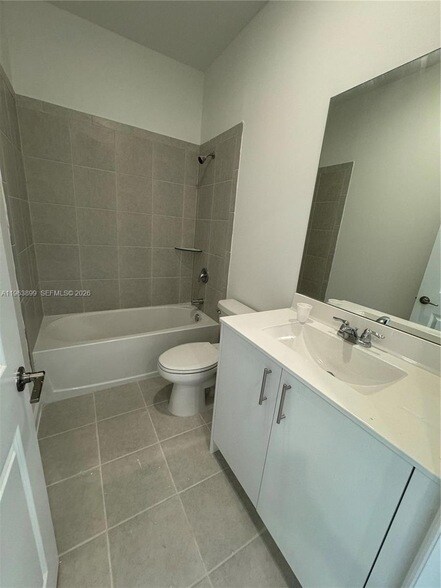 Building Photo - 738 SE 13th Ct