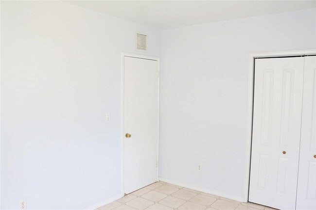 Building Photo - 2640 SW 79th Ave