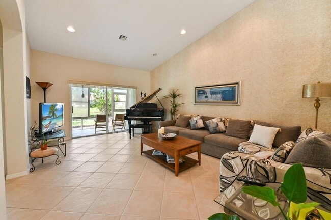 Building Photo - 6077 Lake Hibiscus Dr