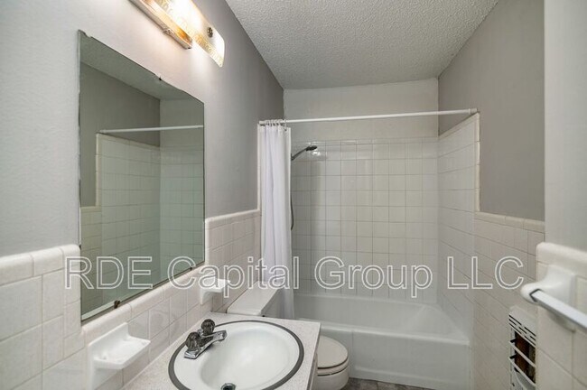 Building Photo - 502 Brown St