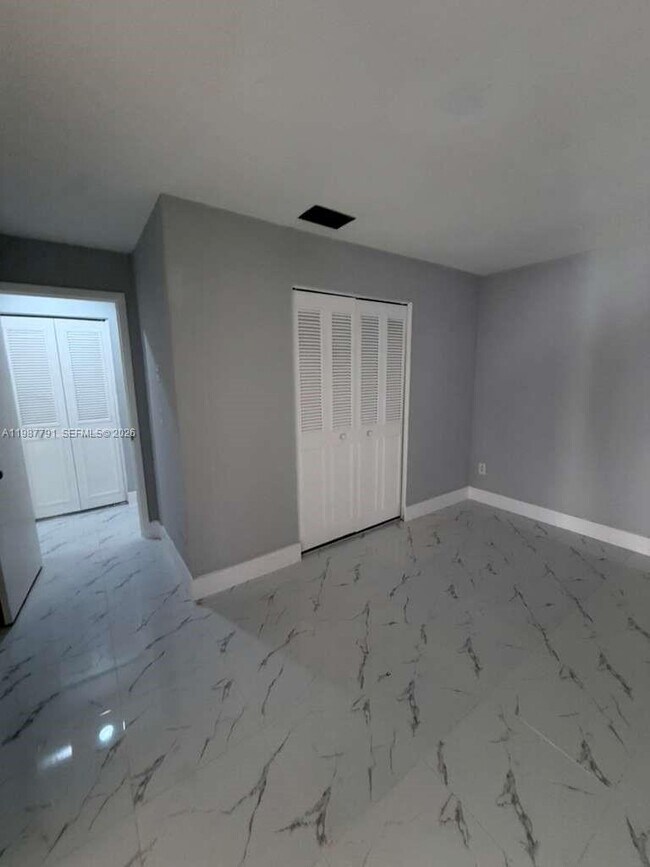 Building Photo - 4030 School Cir