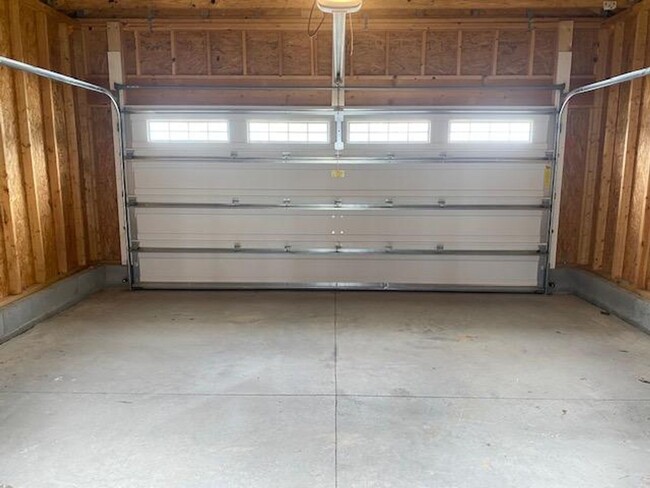 Building Photo - 686 Vine Pkwy