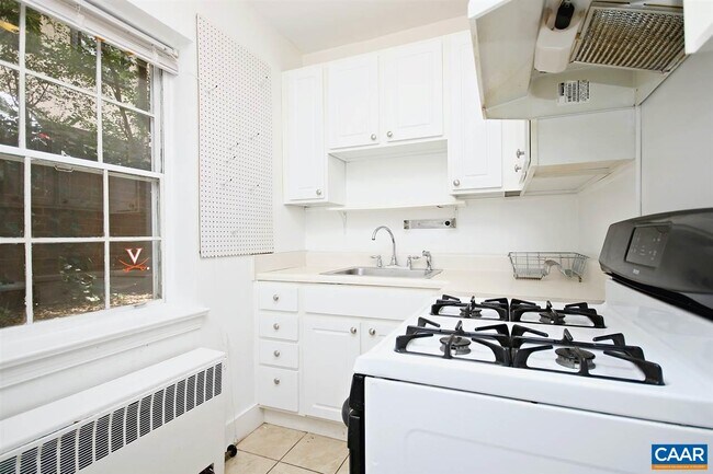 Building Photo - 32 University Cir