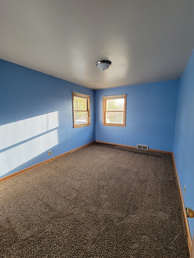 Building Photo - 524 8th Ave