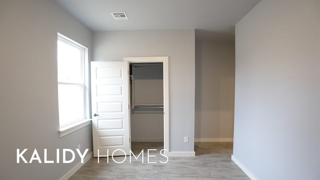 Building Photo - 307 Kirks Holw