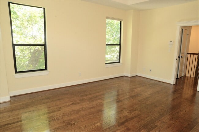 Building Photo - 615 W 27th St