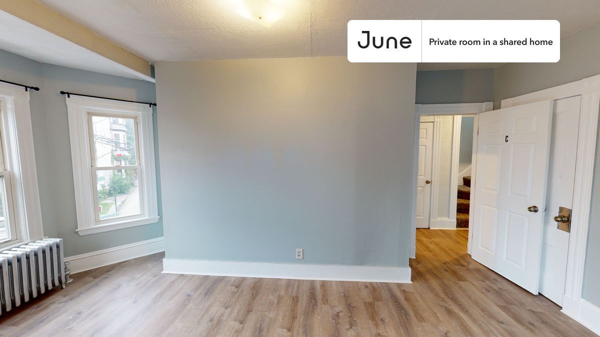 Building Photo - Private bedroom in 7 bed/2 bath Home