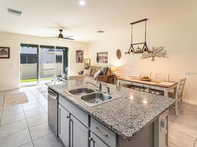 Building Photo - 2910 Boxwood Grove Row