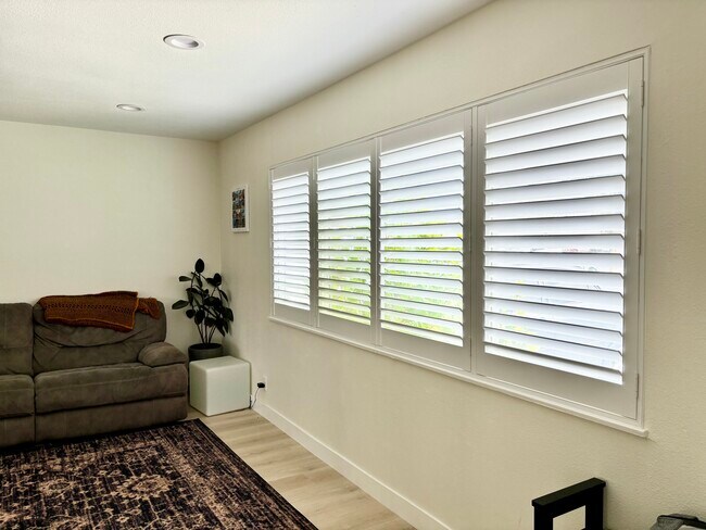 Building Photo - 1333 Currant Ave