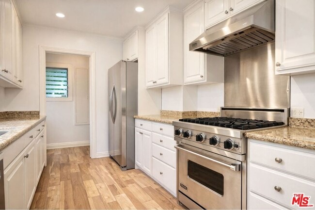 Building Photo - 214 S Spalding Dr