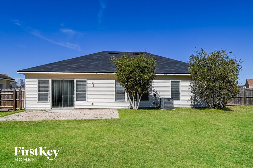 Building Photo - 5184 Johnson Lake Ct