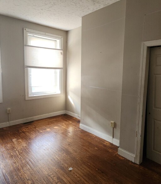 Building Photo - 461 W Market St