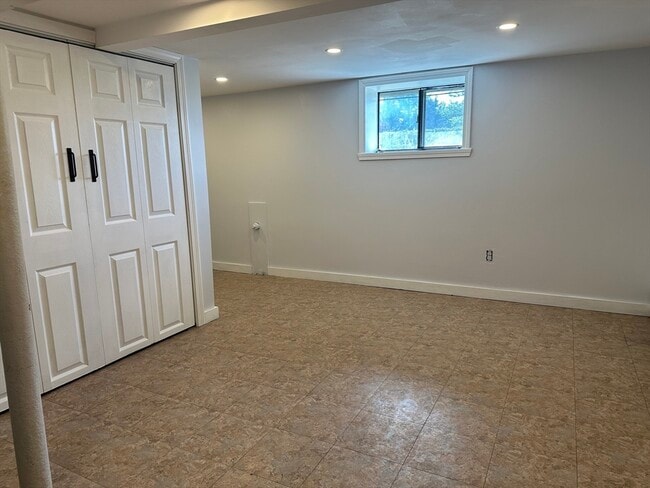 Building Photo - 376 Riverside Ave