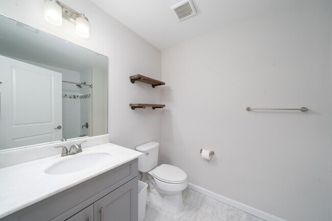 Building Photo - 850 Newark Ave