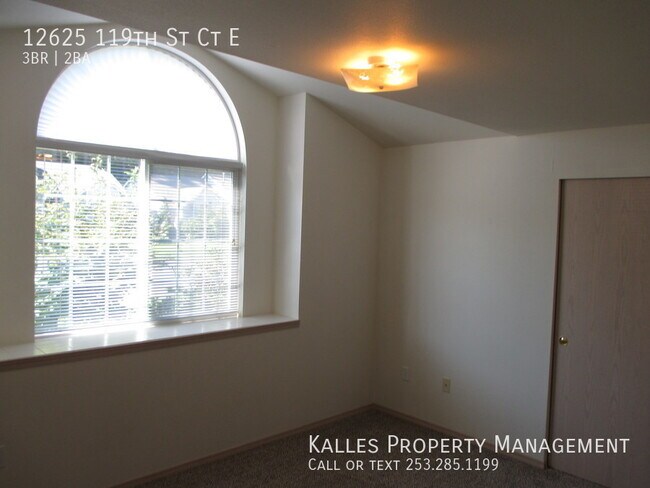 Building Photo - Beautiful 3 Bed 2 Bath Duplex in Puyallup