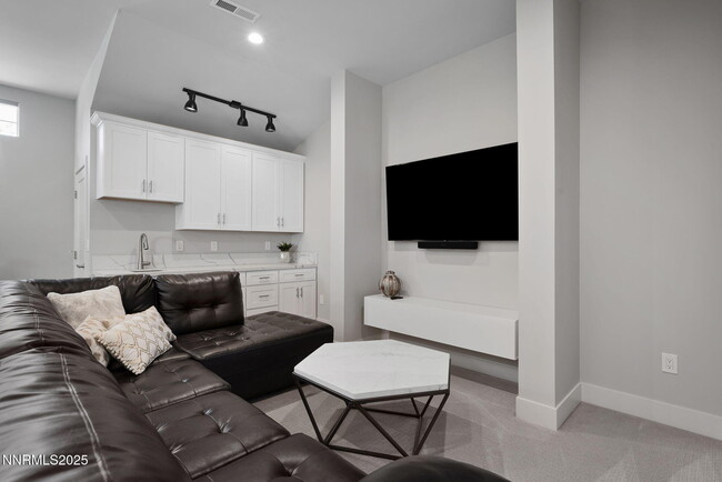 Building Photo - 2375 N Harbor Cir