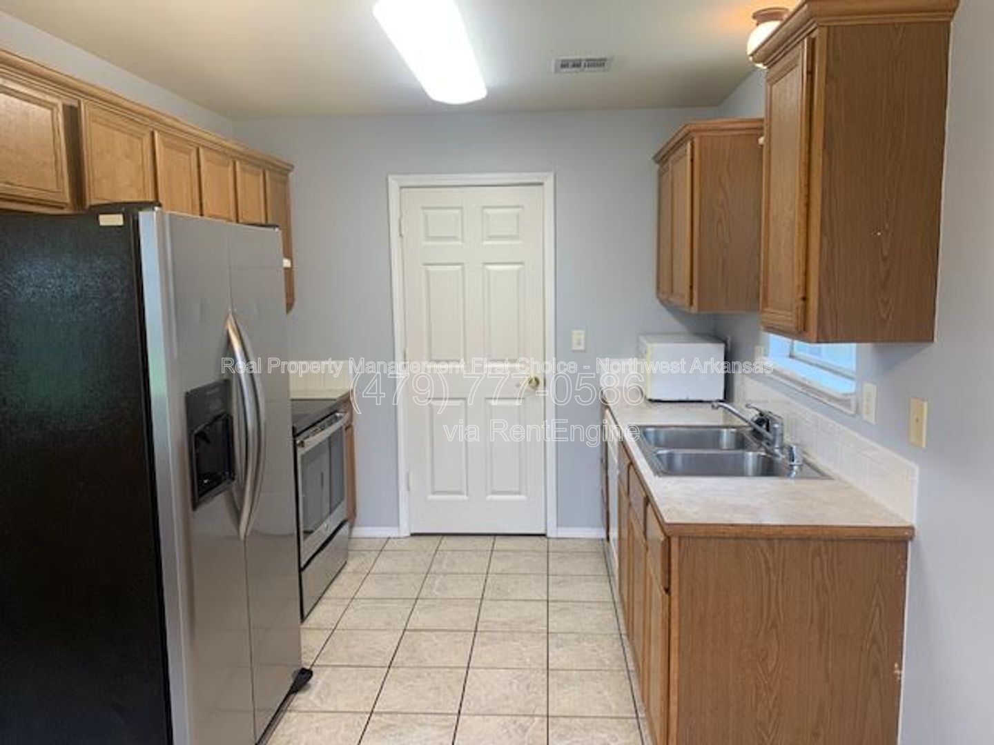 Building Photo - 890 Sunflower St