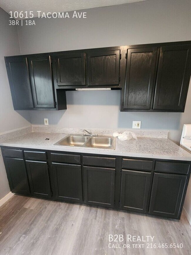 Building Photo - 10615 Tacoma Ave