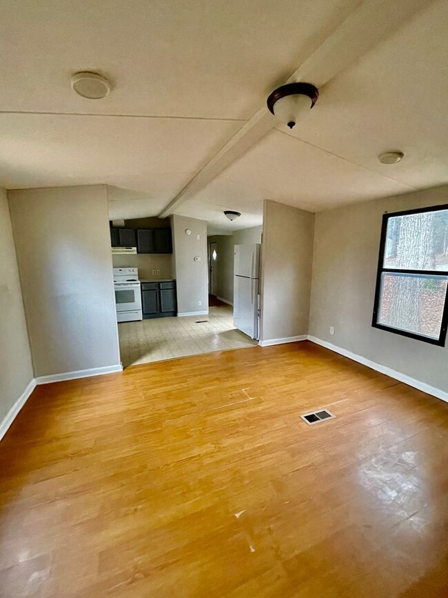 Building Photo - Adorable 2 bedroom 1 bath Mobile Home located it Dallas