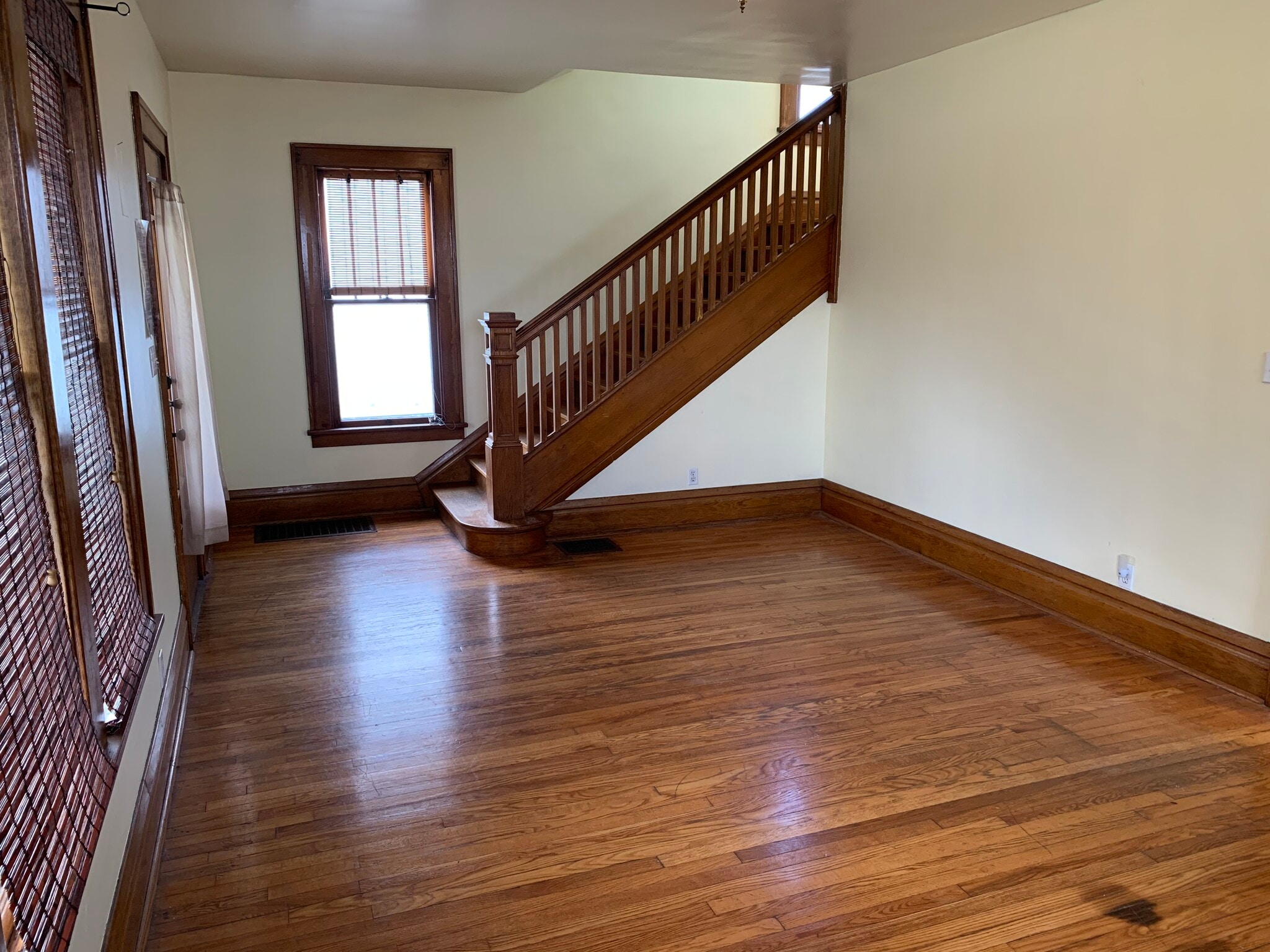 Building Photo - 296 E State St