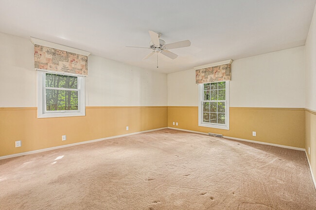 Building Photo - 3310 Lake Dr
