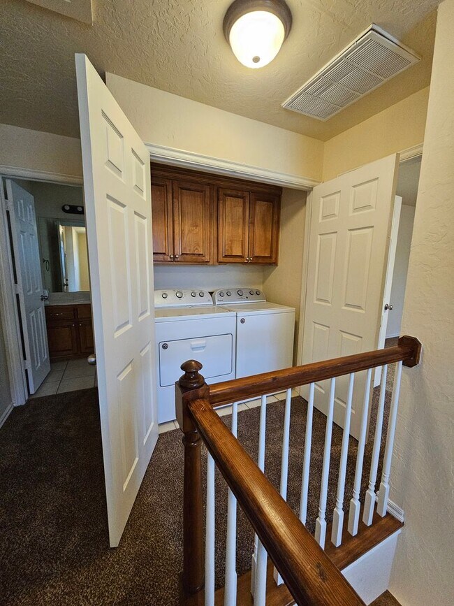 Building Photo - 867 Rambling Oaks Dr