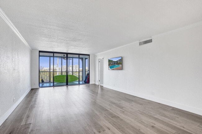 Building Photo - 1631 Riverview Rd